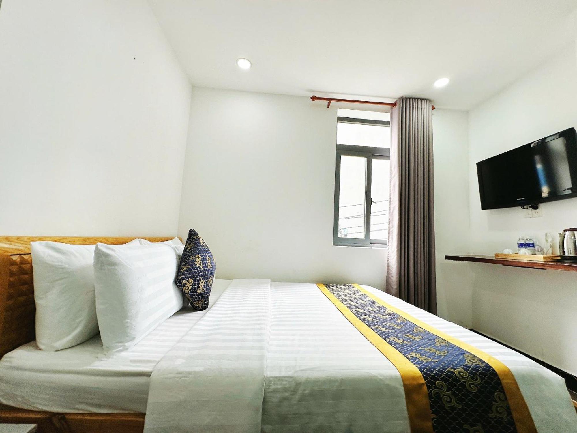 Khách sạn Reddoorz Shusimi House Nguyen Troi 2*
